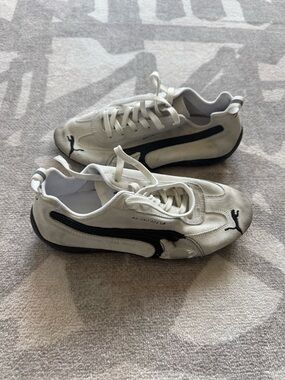 Puma White Sneakers with Black Formstrip